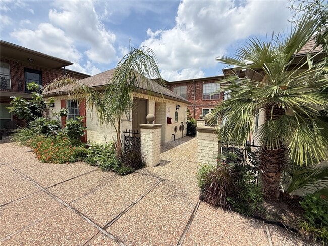 Building Photo - 11550 Chimney Rock Rd