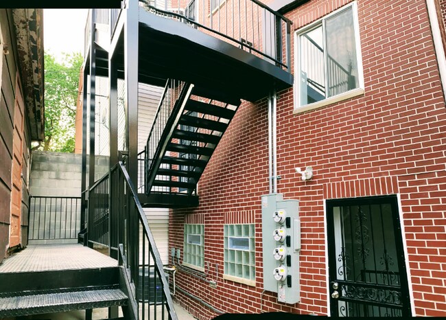 Building Photo - 737 W 26th St