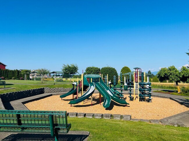 Building Photo - 4 Bedroom 2.5 Bathroom Home w/ Garage In Ferndale!