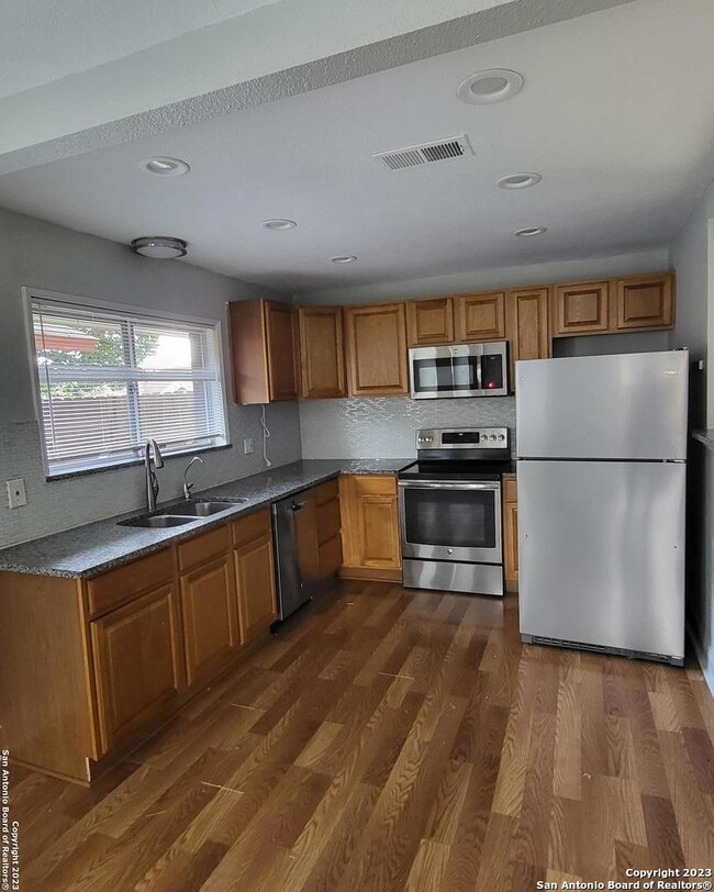 Building Photo - 656 Fern Meadow Dr