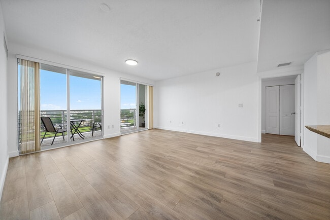 Building Photo - 1830 Radius Dr