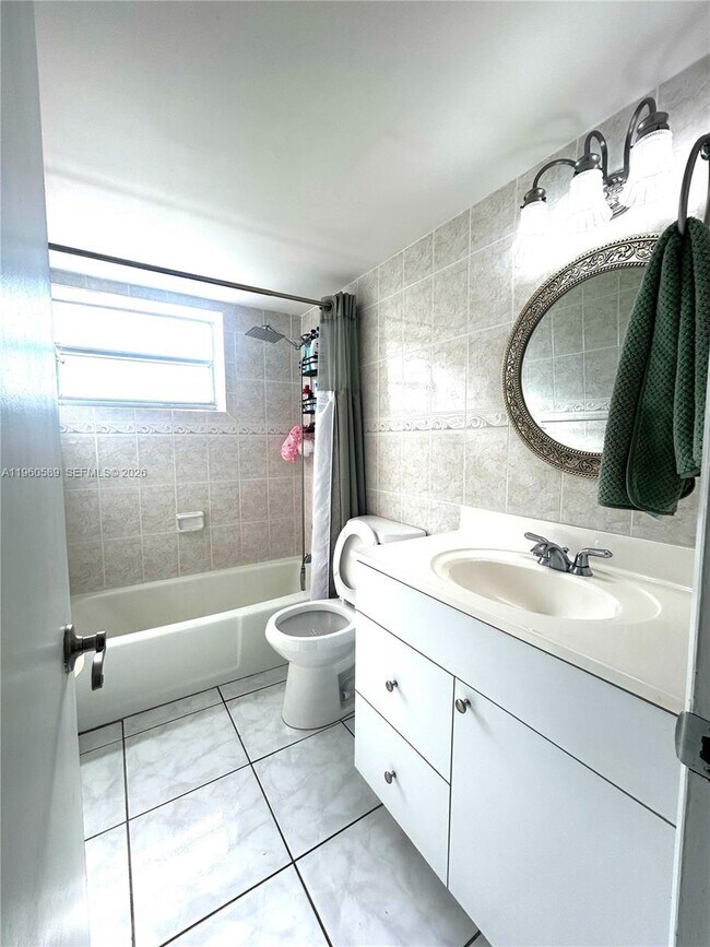 Building Photo - 910 Michigan Ave