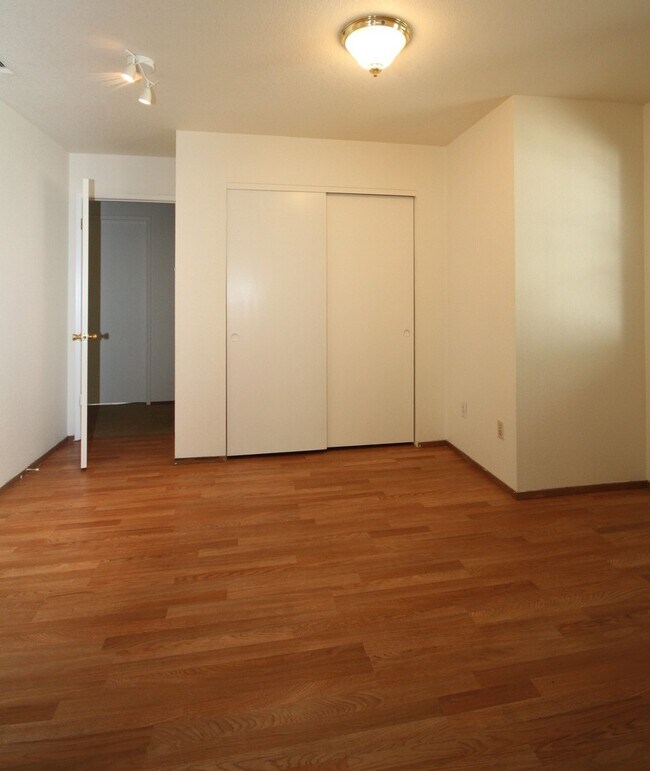 Building Photo - 4 Bed | 2 Bath | 1814SF | 2 Car Garage | Single Story |  Tenant pays $175 monthly for WS&G