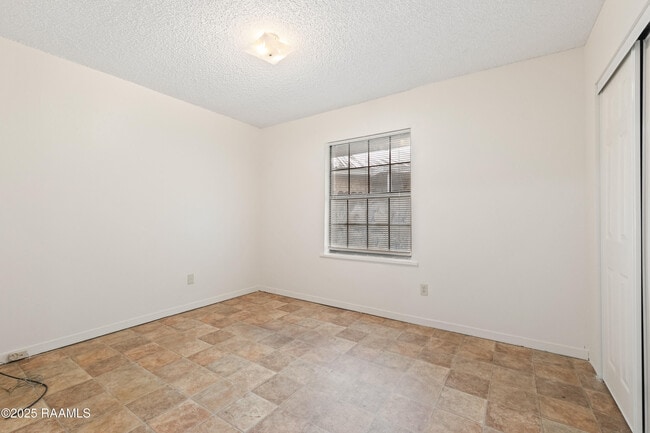 Building Photo - 504 Knollwood Cir