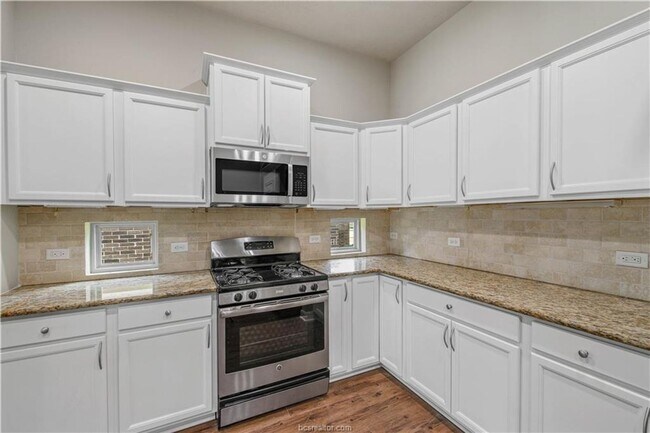 Building Photo - Available NOW! 3/2 in highly desirable Creek Meadows!!