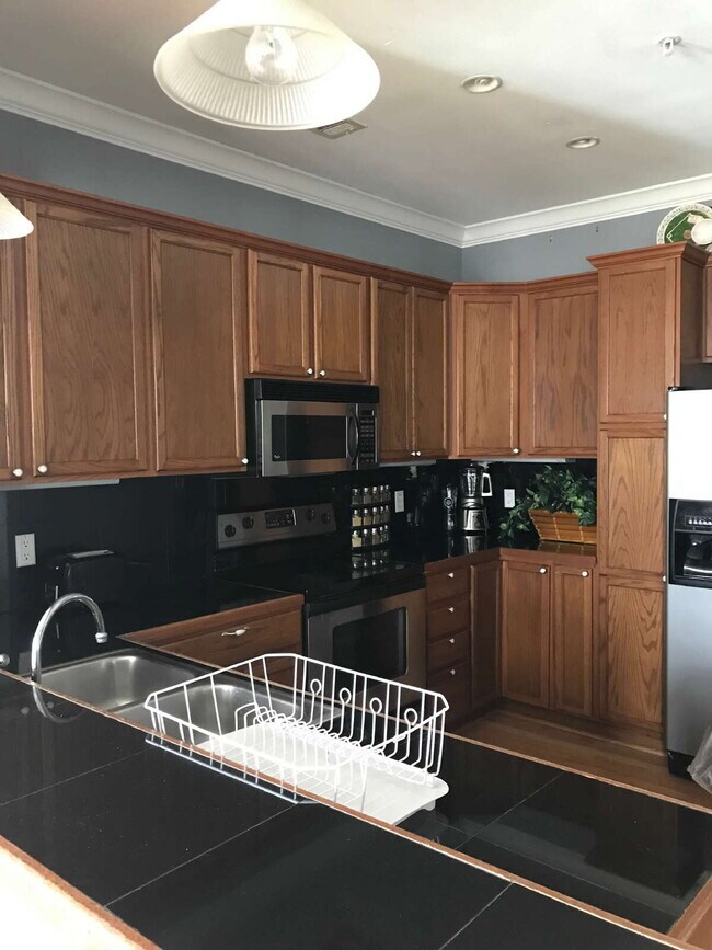 Building Photo - Spacious Condo in Fox Run Condos!