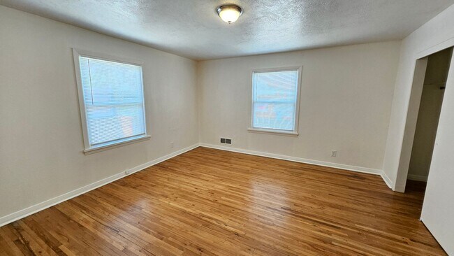 Building Photo - 4600 Mountain Rd NE