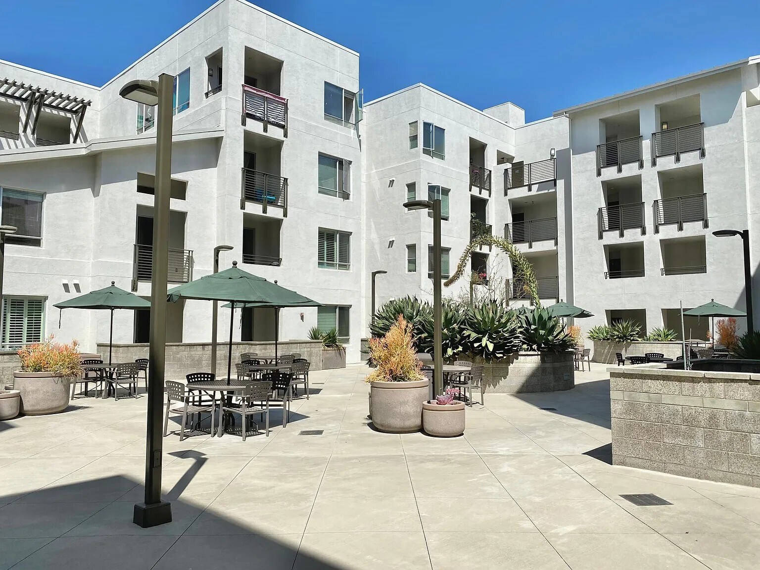 Building Photo - 6400 Crescent Park E