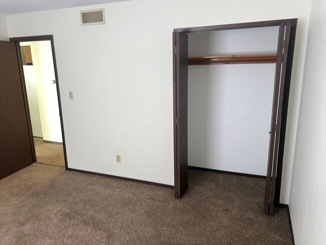 Building Photo - 5418-5422 Menlo Ct