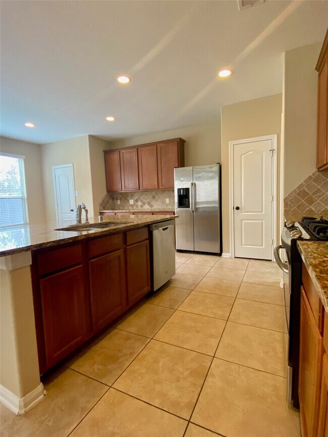 Building Photo - 15 Sagamore Ridge Pl