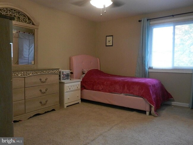 Building Photo - 781 Sugarland Run Dr