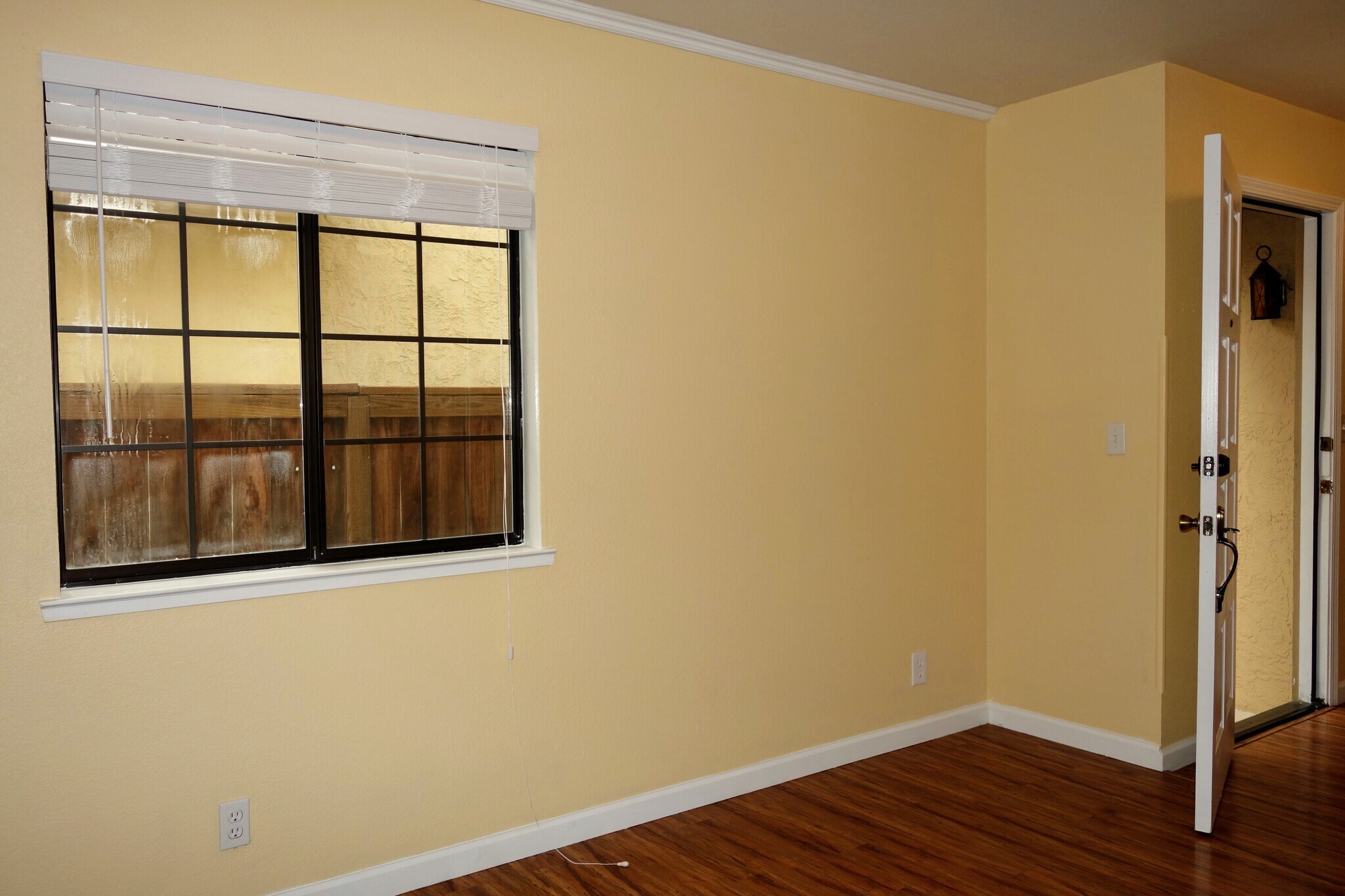 Building Photo - 983 Hacienda Circle