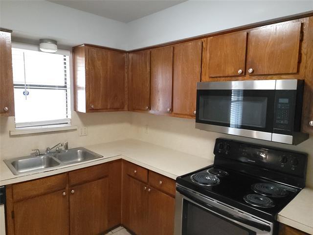 Building Photo - 1104 Suburban Dr