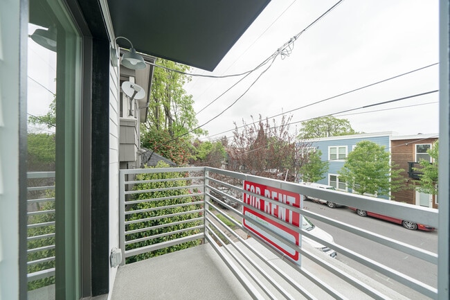 Building Photo - 2311 SE 11th Ave