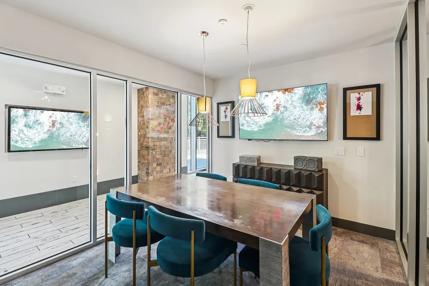 Building Photo - 3001 Crockett St