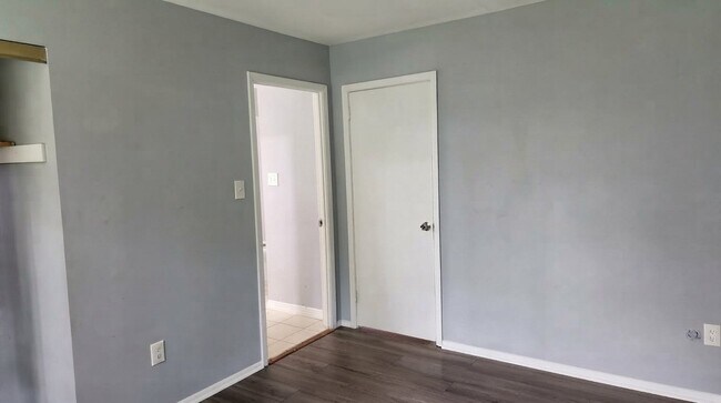 Building Photo - 2530 Cottonwood Ct