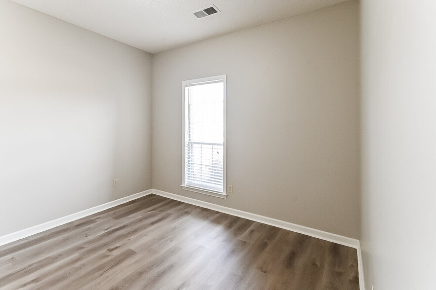Building Photo - 4449 Jessica Dr