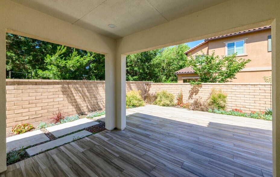 Building Photo - 48 Castellana