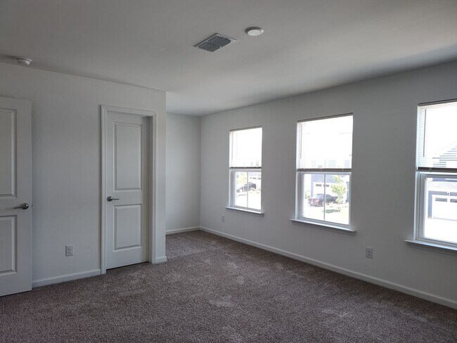 Building Photo - Move-in Ready home Located in The Parkside...