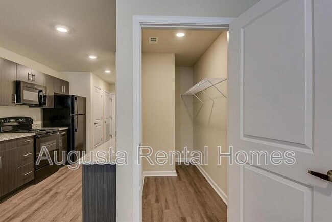 Building Photo - 2511 Otter Run