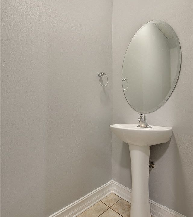 Building Photo - 1561 Crescent Hills Dr