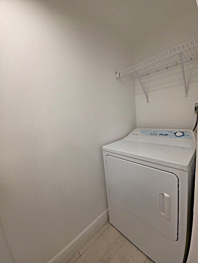 Building Photo - 5249 Cedarbend Dr