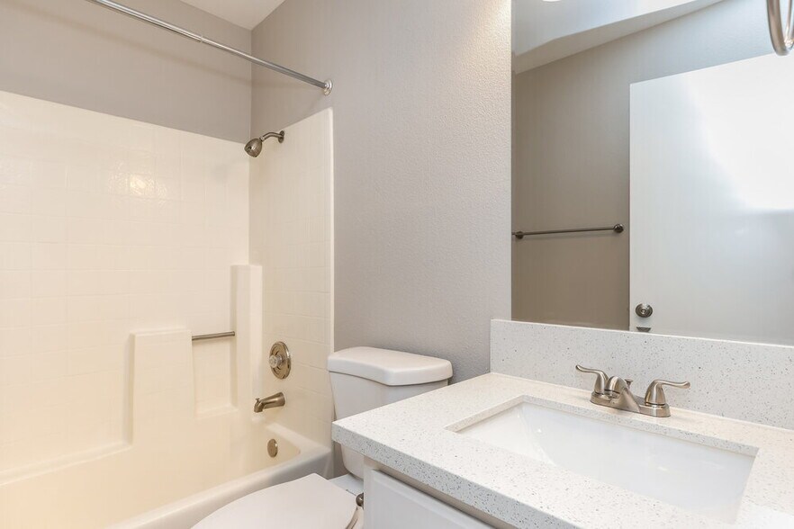 Building Photo - 7668 Kalmalii Ave