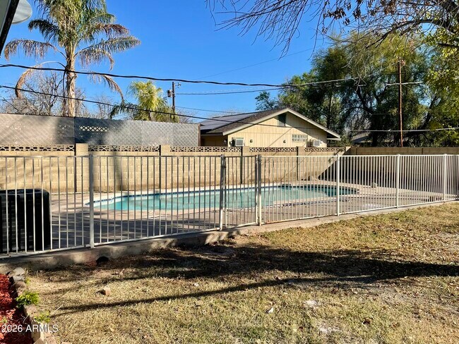 Building Photo - 7519 N 59th Ln