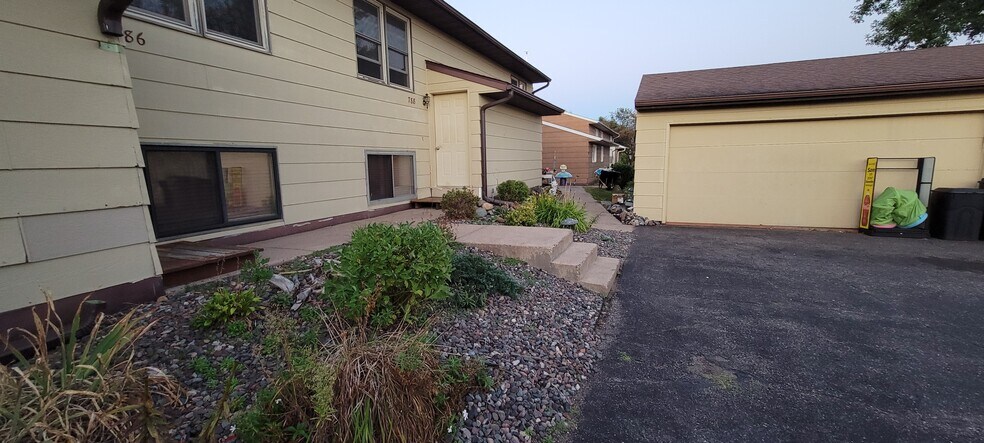 Building Photo - 790 Dutchman Dr