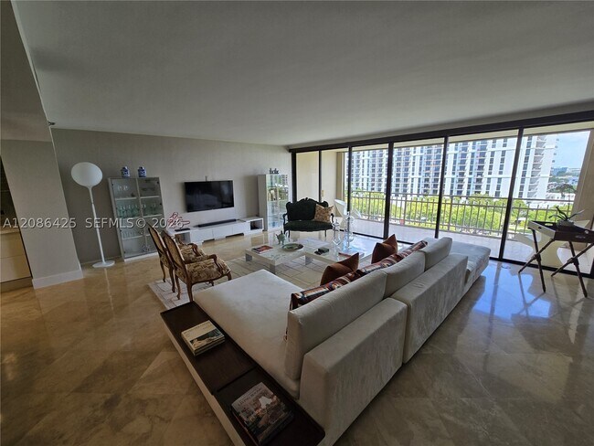 Building Photo - 11113 Biscayne Blvd