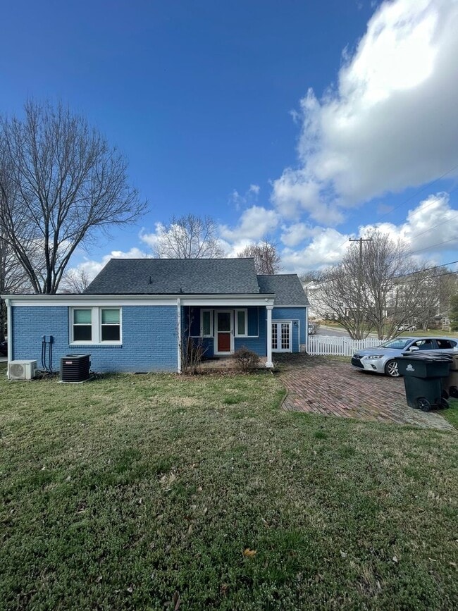 Building Photo - East Nashville!