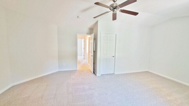 Building Photo - 3 Bed / 2 Full and 2 Half Bath Single Family Townhome