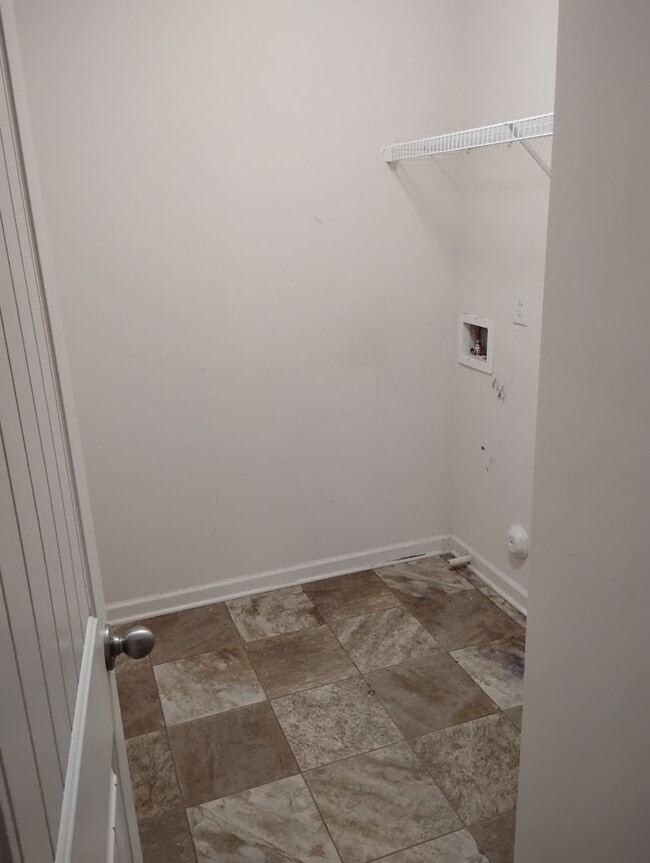 Building Photo - Luxury Feel. Modern Design. 4BR/2.5BA Home