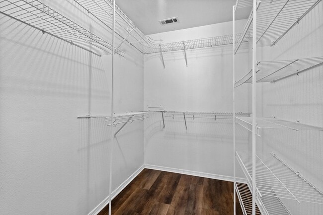 Building Photo - Beautiful Spacious Home w/ Community Clubhouse and Pool!