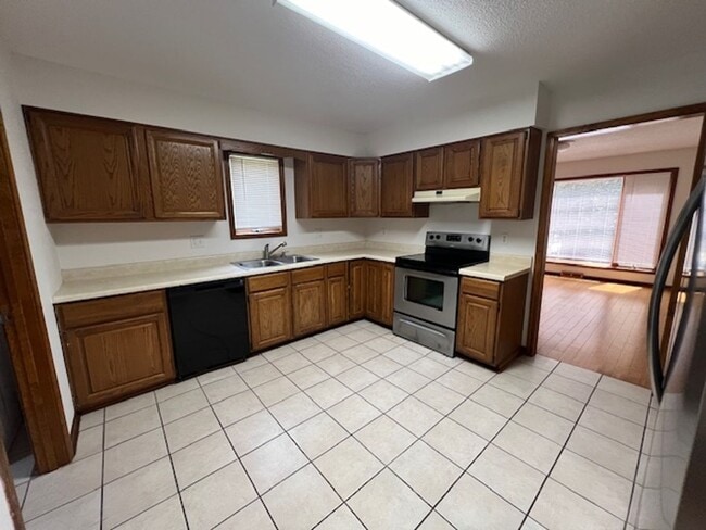 Building Photo - 203-203 Briarcrest Ct