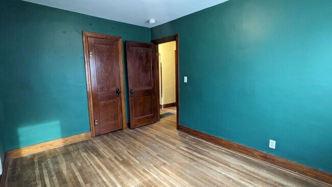 Building Photo - Cozy 2 Bedroom House!