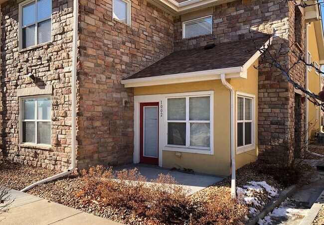 Building Photo - Updated 2 Bed, 2 Bath Main Floor Condo with Garage