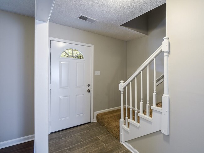 Building Photo - Newly renovated 4 bed, 2 bath home near Germantown with easy access to 385.