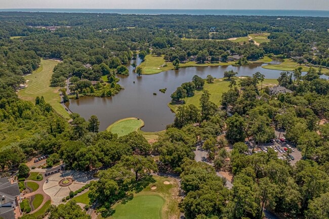 Building Photo - 4088 Fairway Lakes Dr