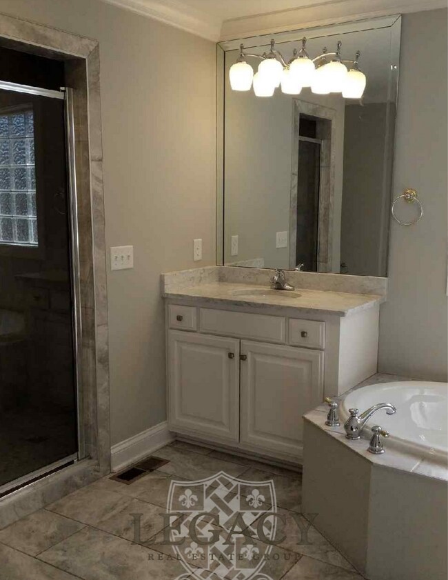 Building Photo - 9919 Maxwell Ln