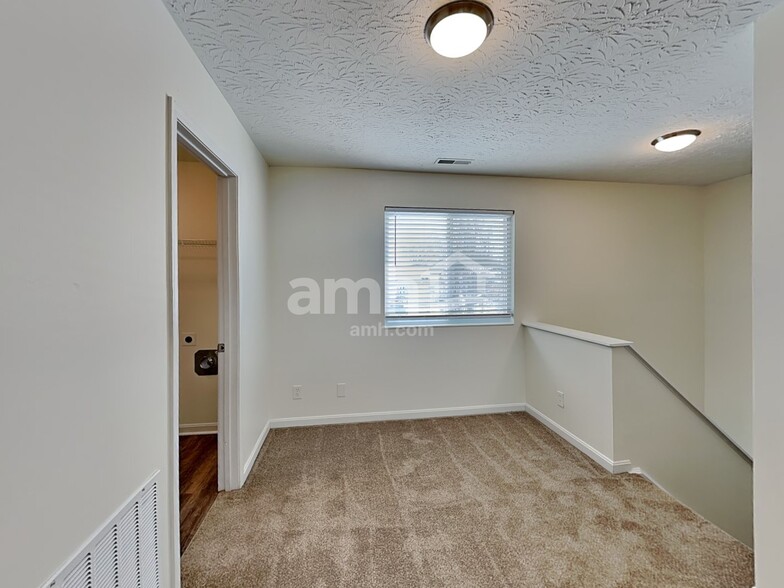 Building Photo - 3202 Meadoway Ct