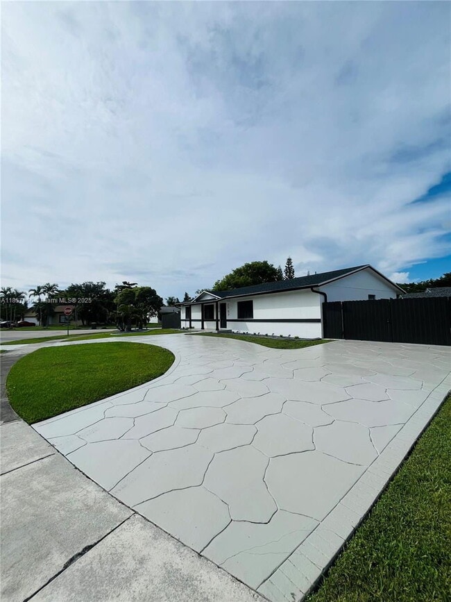 Building Photo - 1707 S Curlew Ln