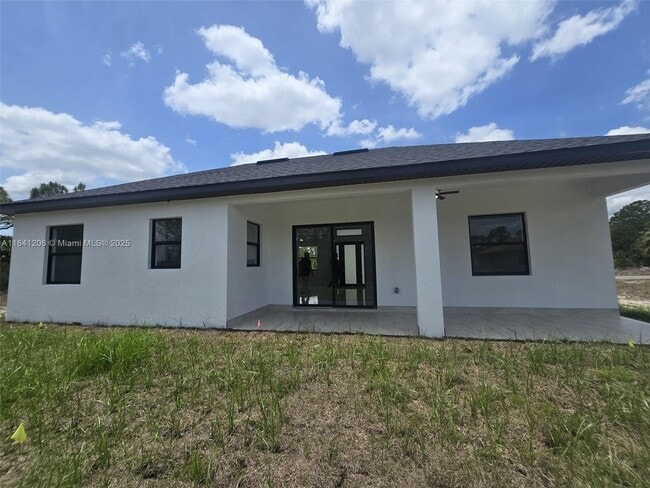 Building Photo - 987 Edgerton Ave