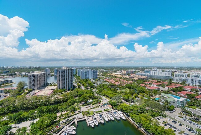 Building Photo - 7000 Island Blvd