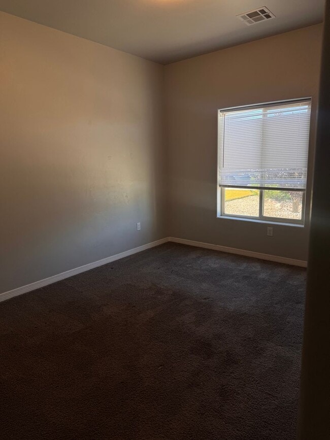 Building Photo - Beautiful Home in Great Location-, $500 off first months rent