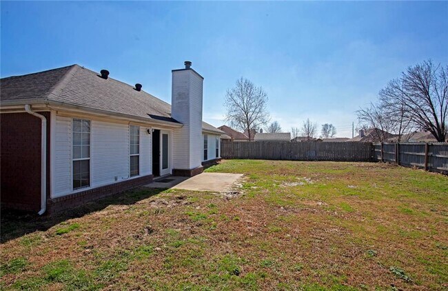 Building Photo - 281 Stein St