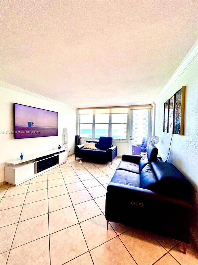 Building Photo - 3725 S Ocean Dr