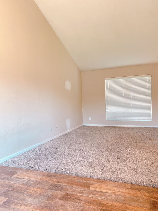 Building Photo - Beautiful 3 bed 2 bath house $1995, Glenmo...