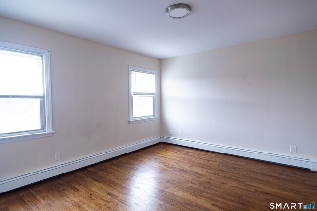 Building Photo - 51 View St W