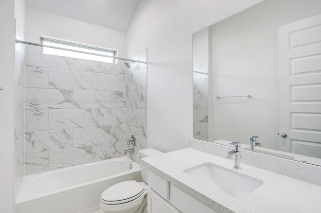 Building Photo - 3003 Lago Costa Dr